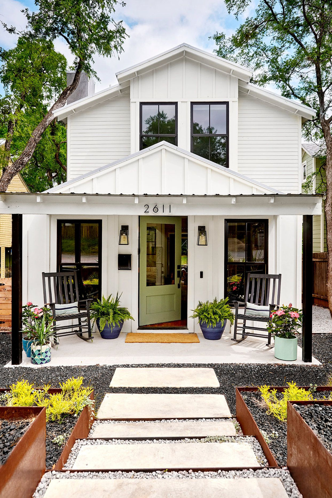 Cottage Farmhouse Exterior Ideas That Feel Warm & Inviting (2026 Guide)